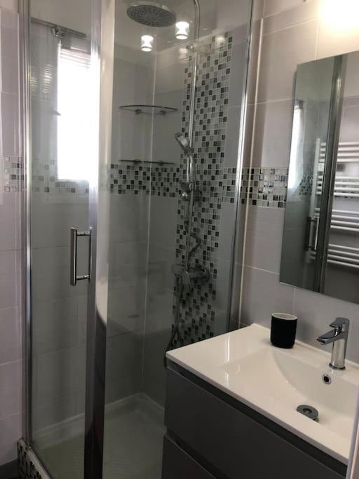 Appartement Balcon, Place De Parking, Centre Ville Valence  Exterior foto