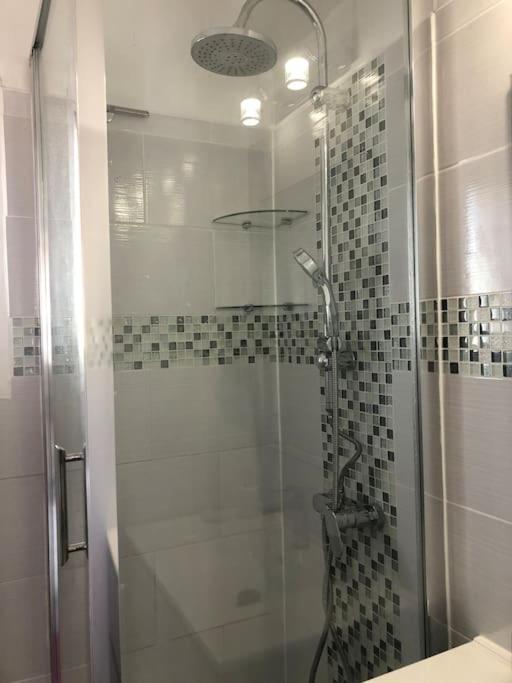 Appartement Balcon, Place De Parking, Centre Ville Valence  Exterior foto